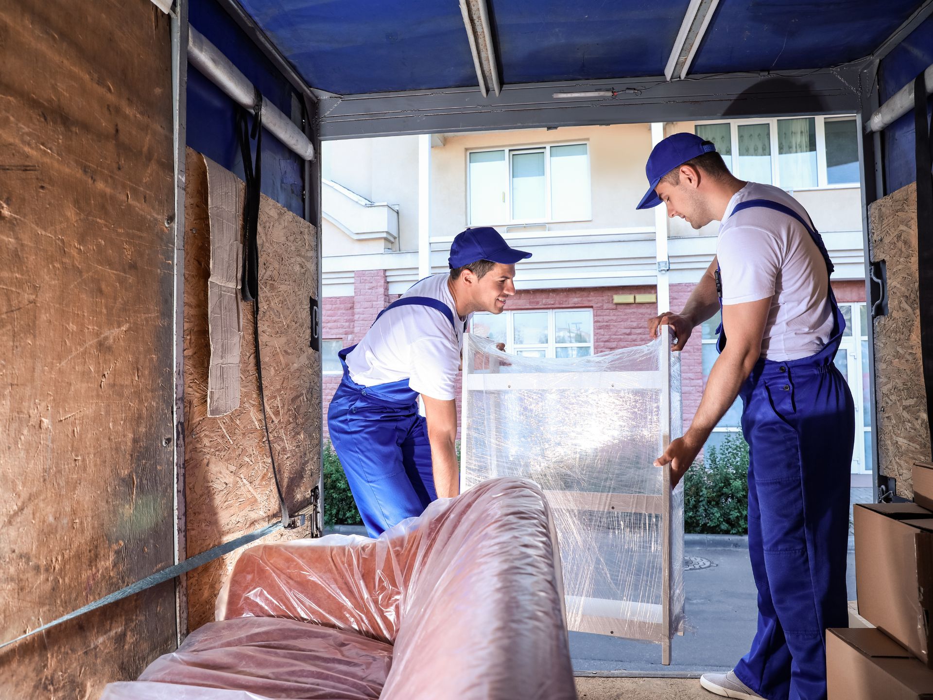 زهرة الخليج: الرائدة في خدمات نقل الأثاث في الرياض