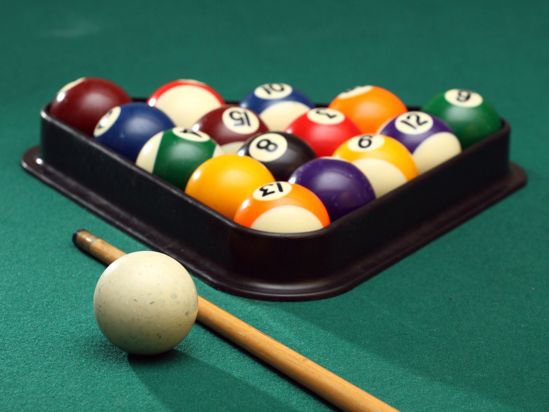 زهرة الخليج: ريادة في فن فك وتركيب ترابيزات البلياردو في الرياض